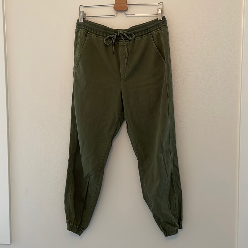 GAP medium M army green joggers
